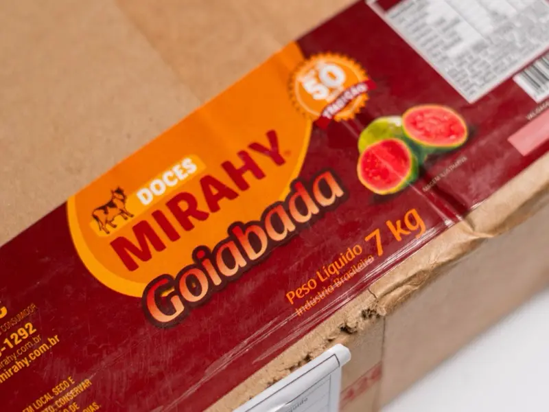 Caixa de embarque da goiabada Doces Mirahy, peso líquido 7 kg